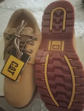 Caterpillar CAT Original Safety Shoes مقاس 42 - جديدة