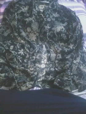 بلوزة مشجرة زتوني