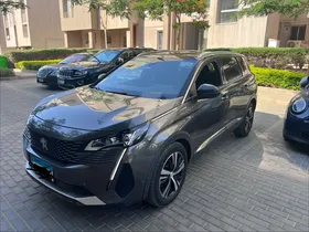  Peugeot 5008 GT Line 2022 | 7 Seater | فابريكة بالكامل | صيانة توكيل | WrapStyle | للبيع 