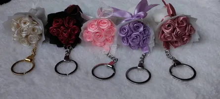 Mini bouquet، ميدالية مفاتيح ميني بوكيه، علّاقة ميني بوكيه، بوكيه ورد صغير