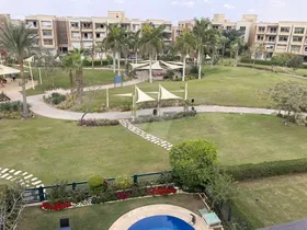 شقه في نيو جيزه امام ملاعب الجولف والنادي بموقع مميز جدا