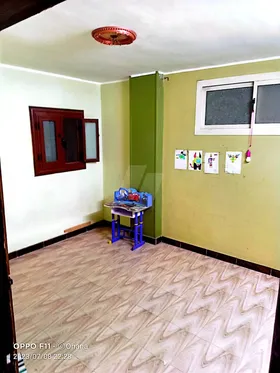شقة ثلاث غرف وريسيبشن وحمام كبير ومطبخ كبير جاهزة